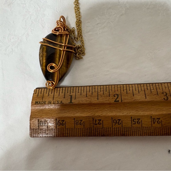 wire-wrapped tiger's eye gemstone pendant necklace. - Picture 8 of 10
